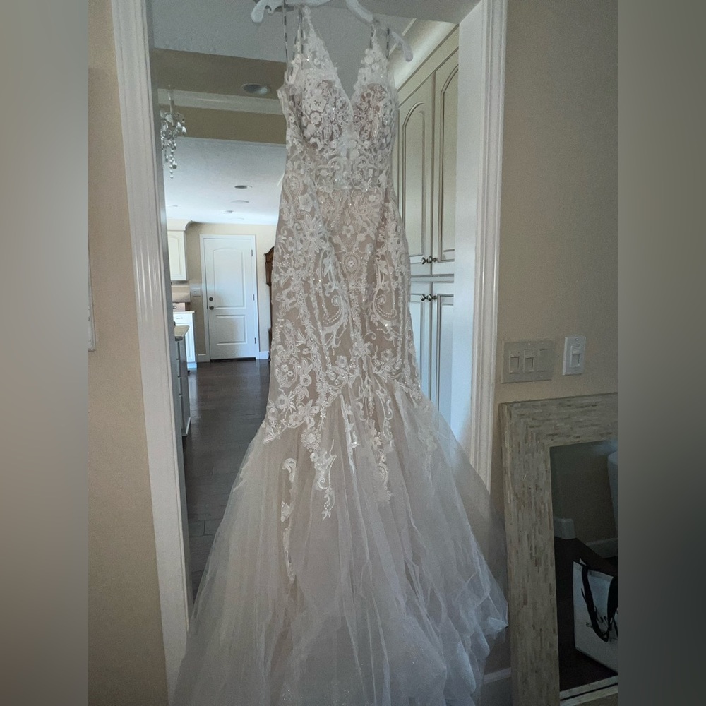 Wedding dress - Enzoani Collection - Olinda NEVER WORN